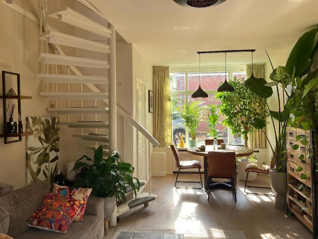 Charming Little Palace Near The City Center But Only Exactly Bookable From 17 July Till 27 July Utrecht